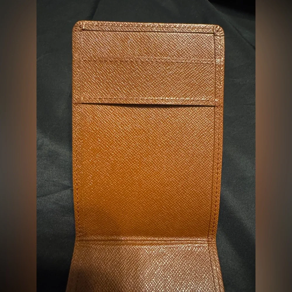 Louis Vuitton LV Taiga Leather Men's Wallet